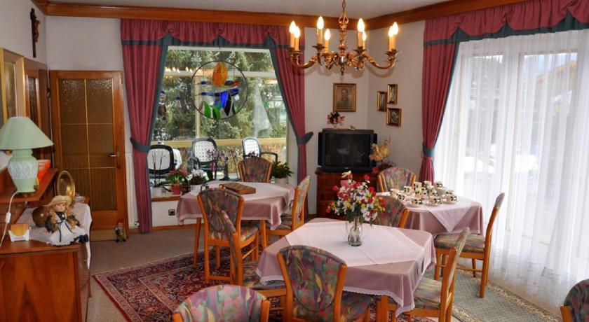 Fruehstueckspension Haus Golker Seeboden Kültér fotó